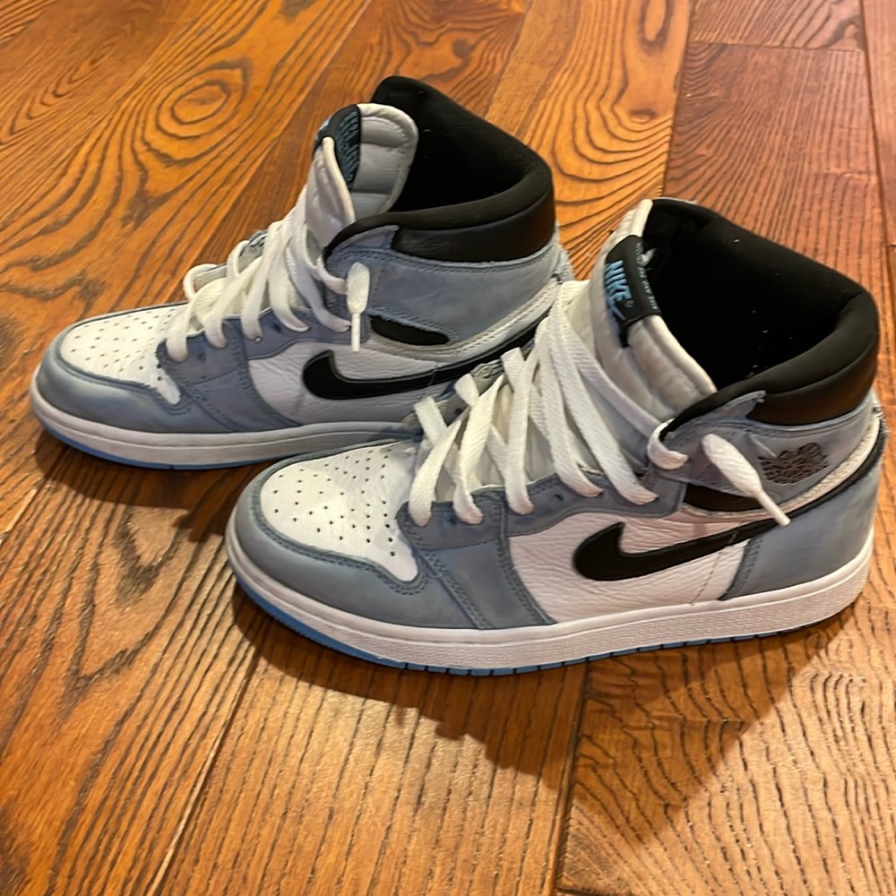 Nike Jordan 1 University Blue